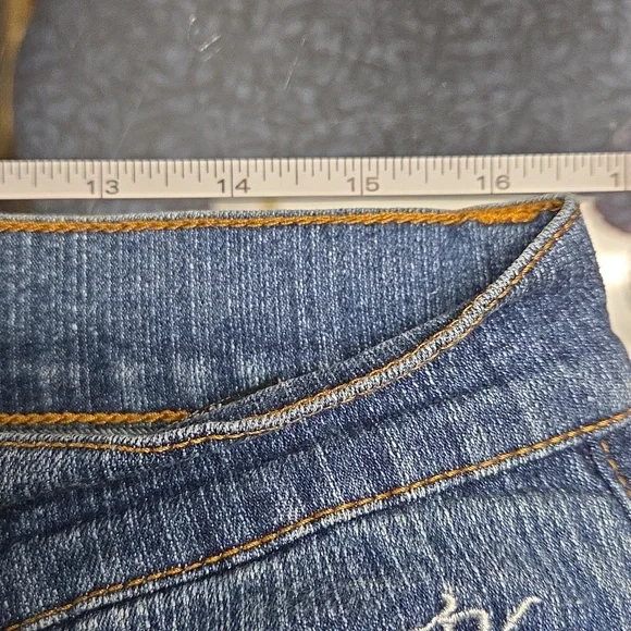 Ed Hardy Embroidered Skull Flames Tattoo Jeans EUC Size 33x32 Vintage - Picture 6 of 8